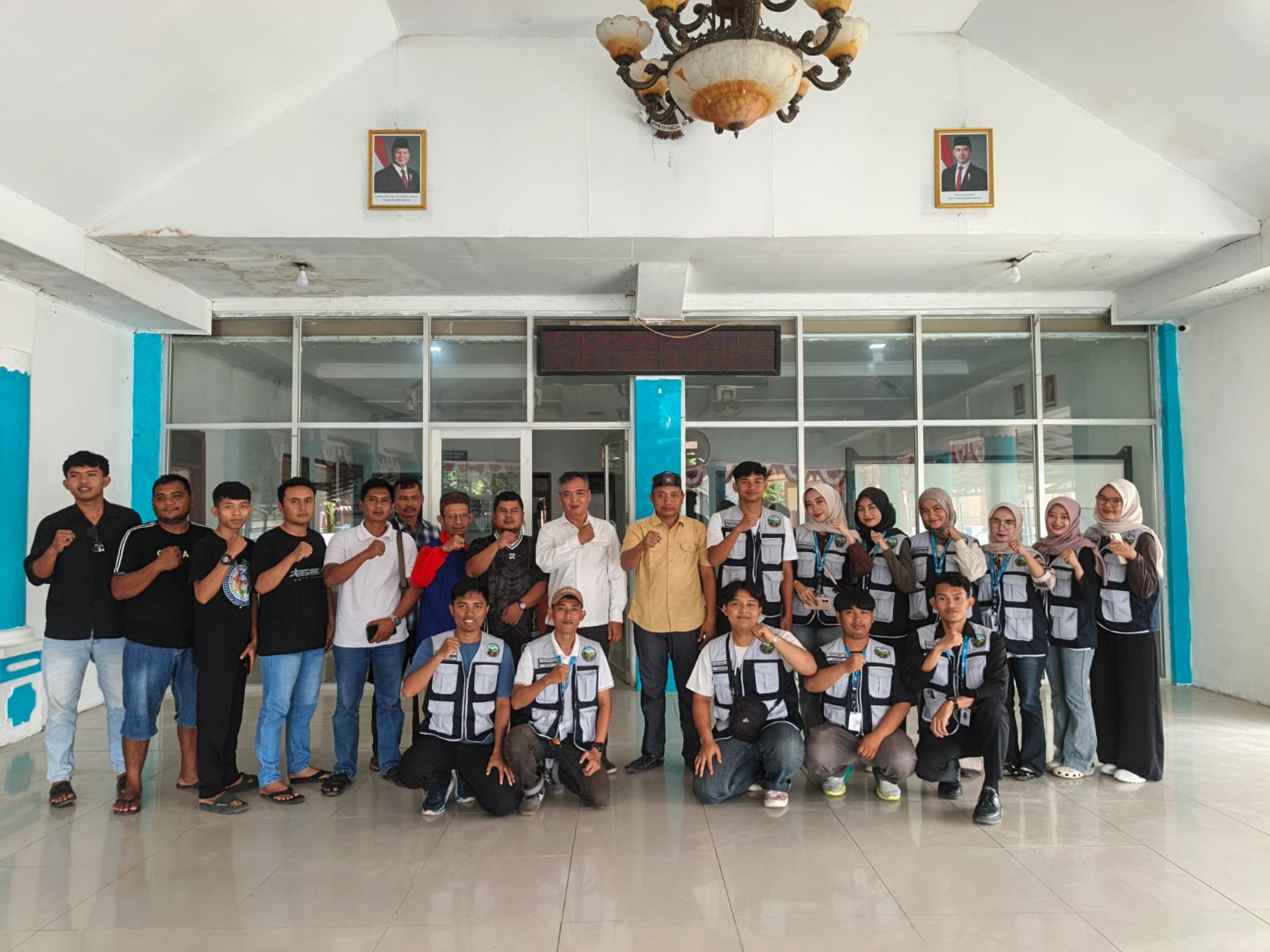 Pelepasan Mahasiswa KKN dan Penyerahan Cenderamata: Wujud Apresiasi dan Silaturahmi di Desa Babakan